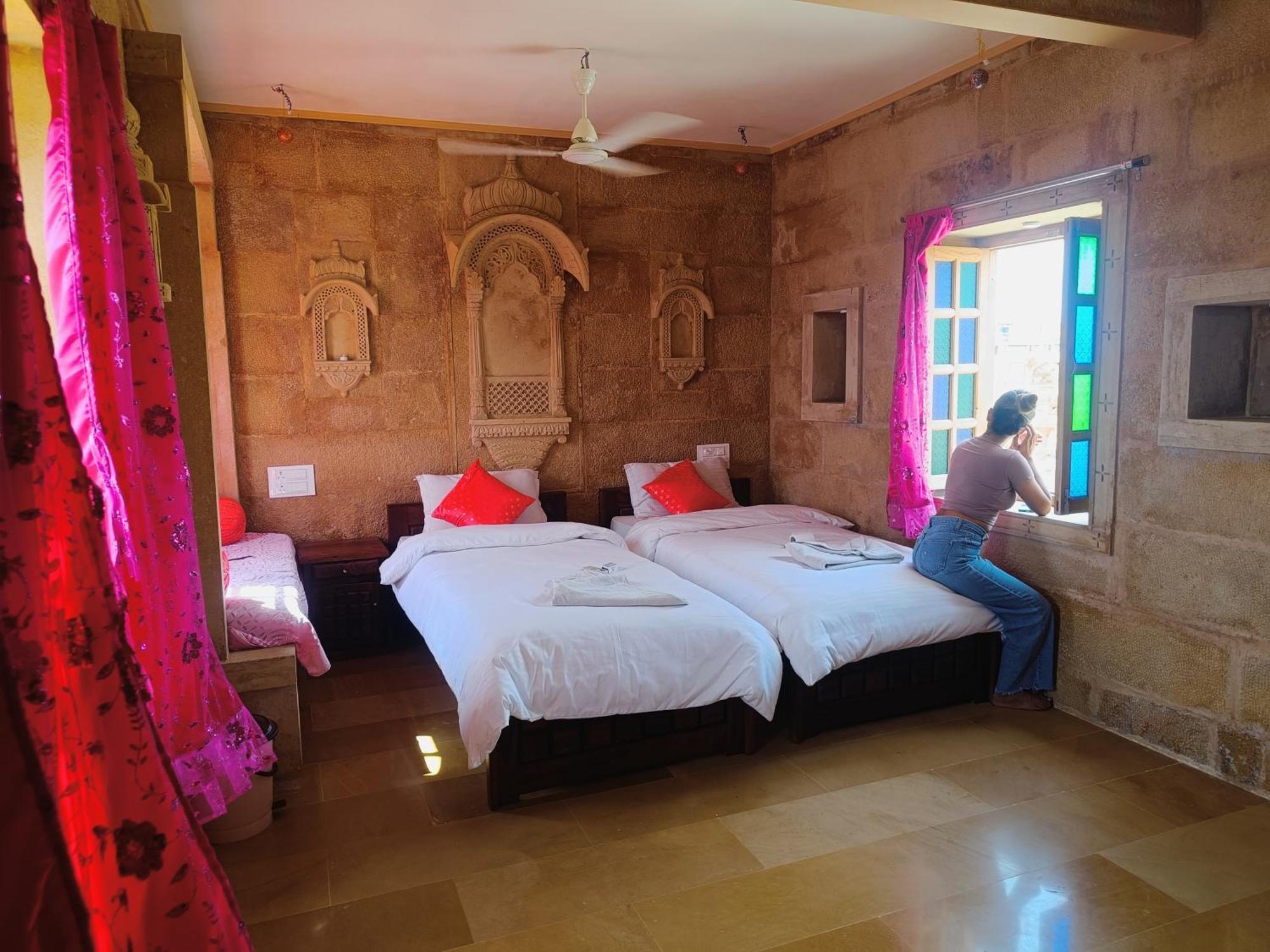Mud Mirror Guesthouse Джайсалмер Екстер'єр фото